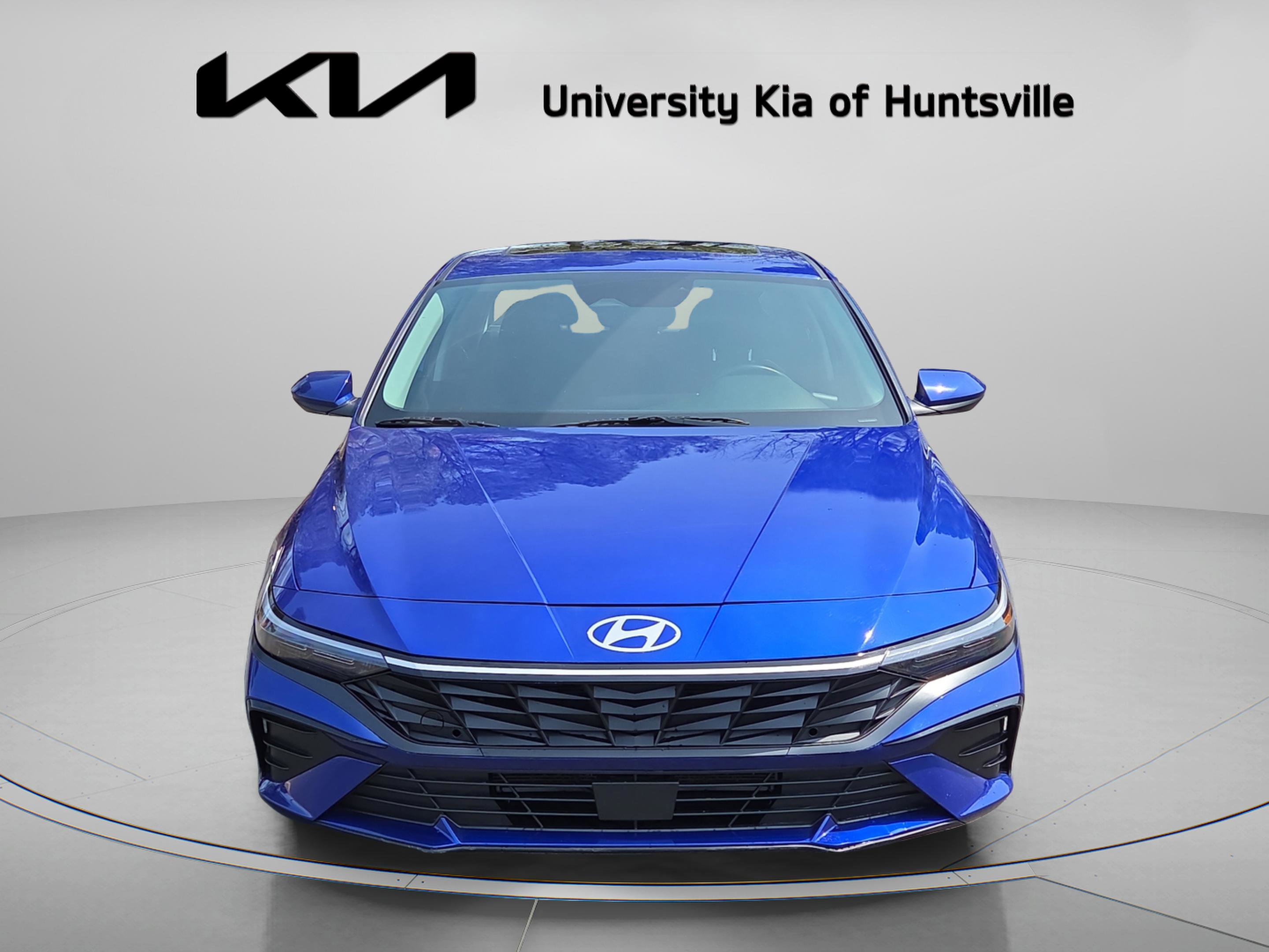 Used 2025 Hyundai Elantra SEL image 2