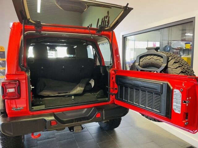 Used 2025 Jeep Wrangler Unlimited Rubicon AWD/4WD image 17
