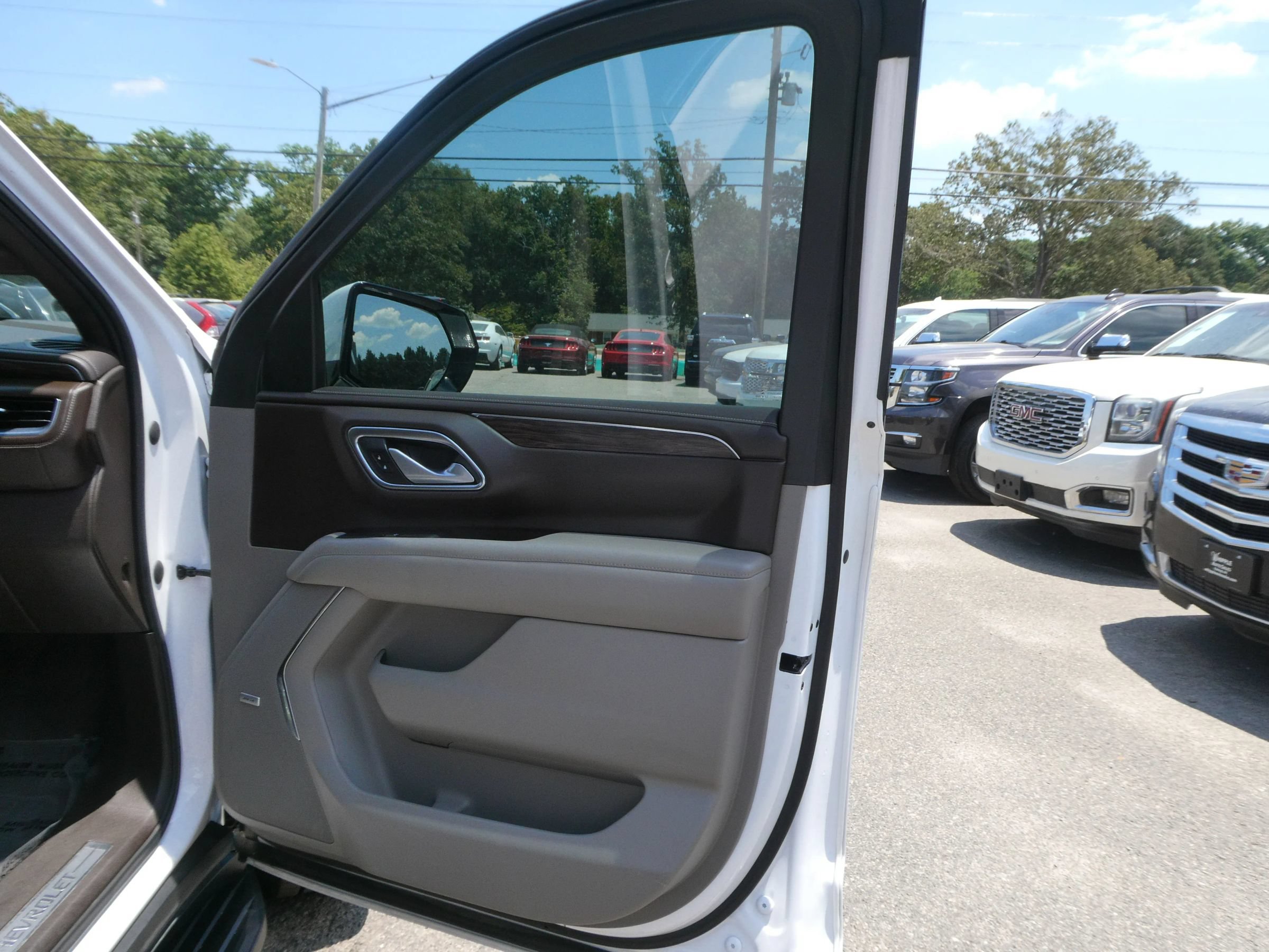 Used 2021 Chevrolet Suburban LT w/ Rear Media and Nav Package AWD/4WD image 28