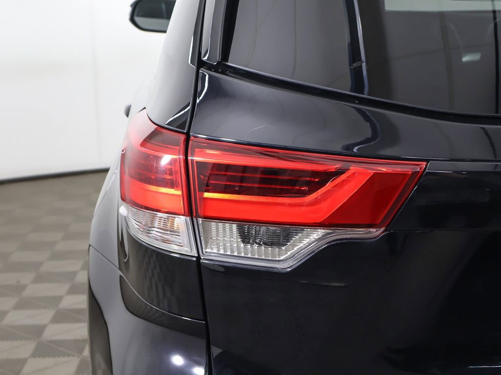 Used 2019 Toyota Highlander XLE AWD/4WD image 17