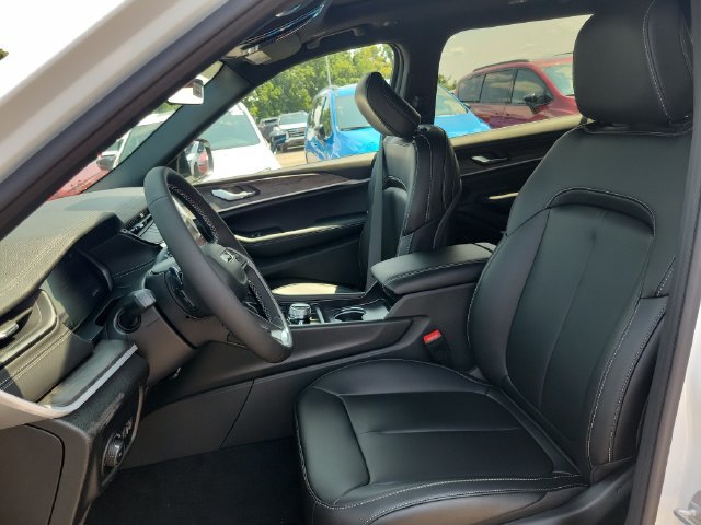 New 2026 Jeep Grand Cherokee L Limited w/ Limited Altitude Package AWD/4WD image 18