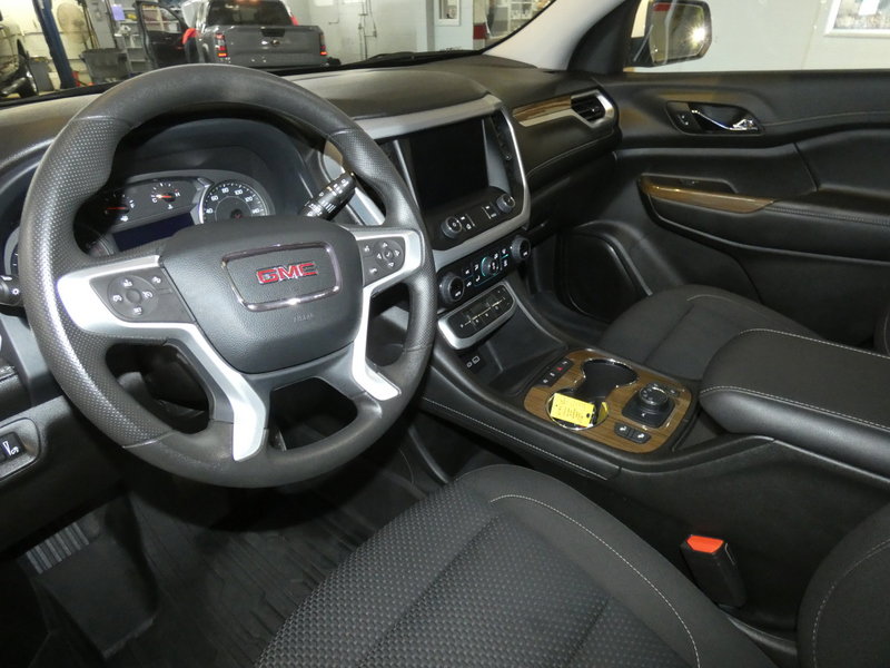 Used 2023 GMC Acadia SLE w/ Driver Convenience Package image 8