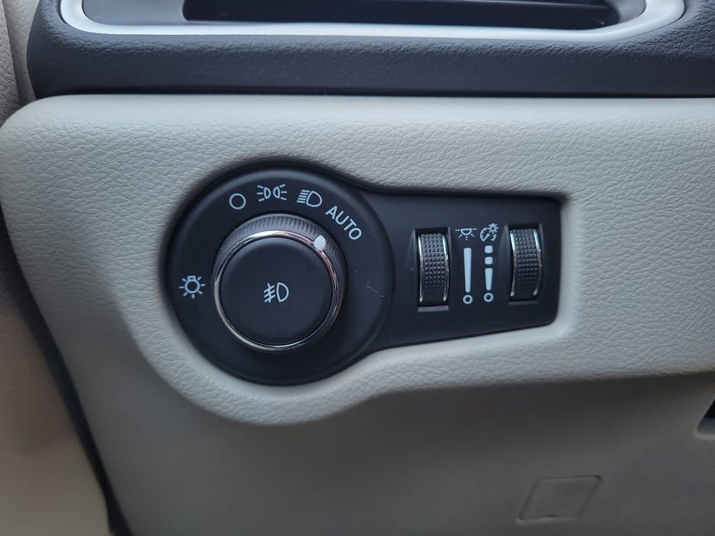 Certified 2024 Chrysler Pacifica Touring-L image 26