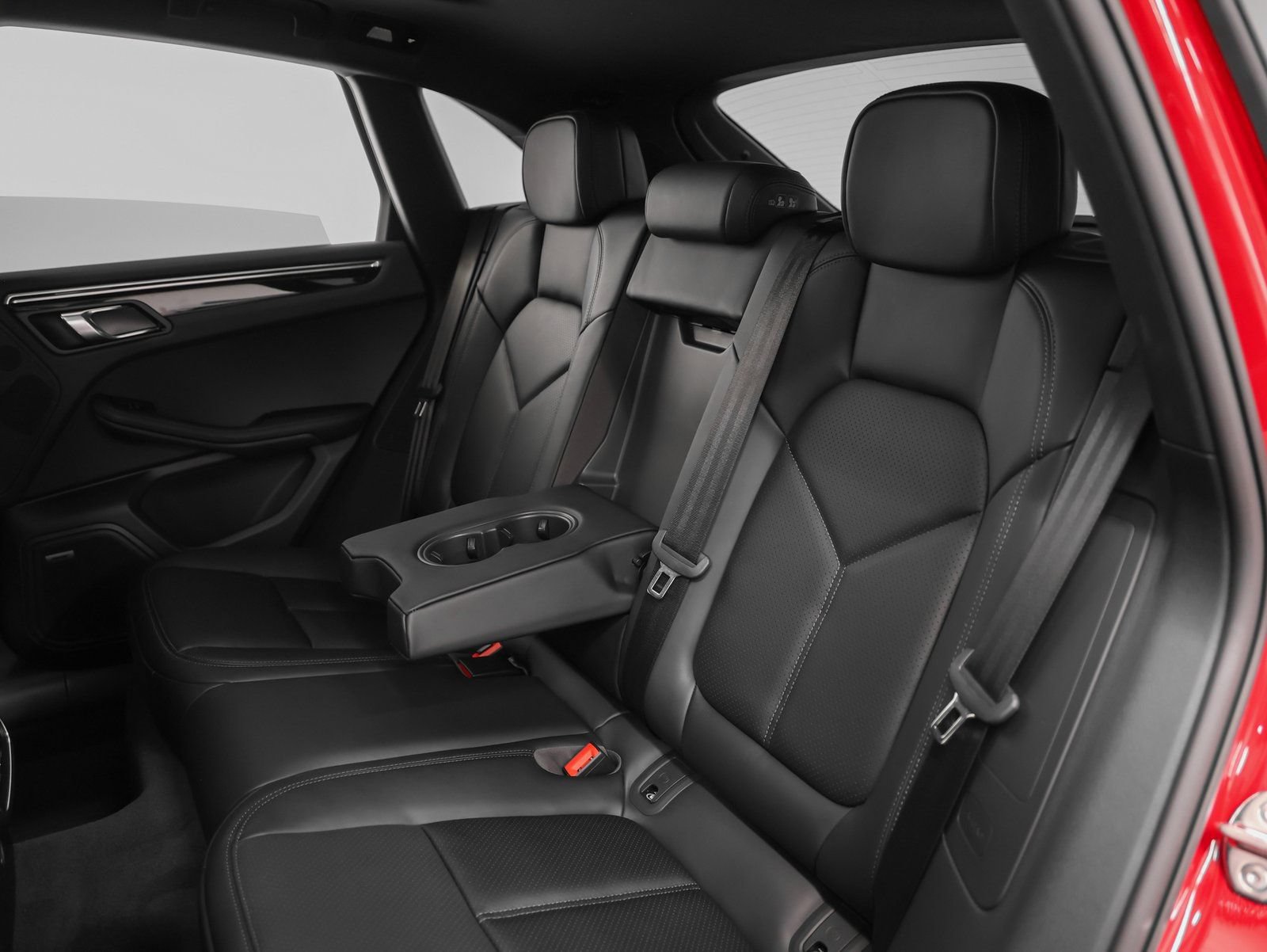 Certified 2026 Porsche Macan AWD/4WD image 37
