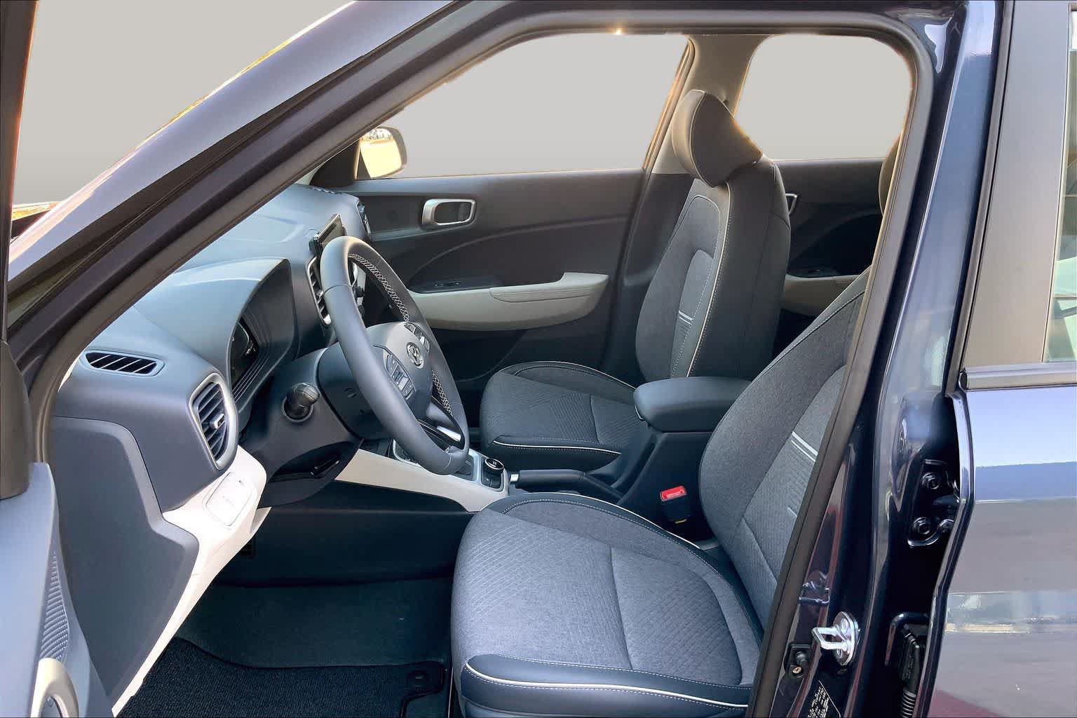 New 2026 Hyundai Venue SEL FWD image 7