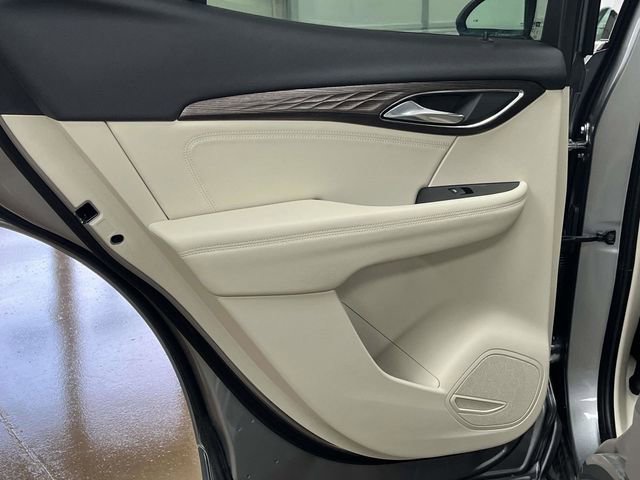 Used 2023 Buick Envision Avenir image 19
