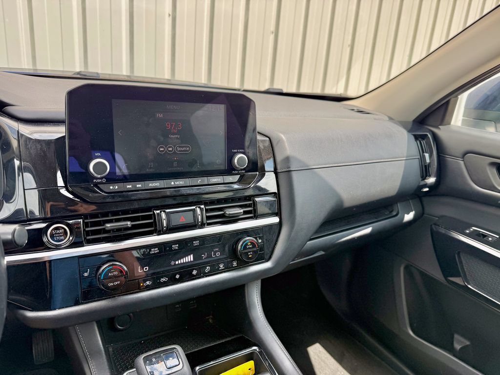 Used 2022 Nissan Pathfinder SV AWD/4WD image 17