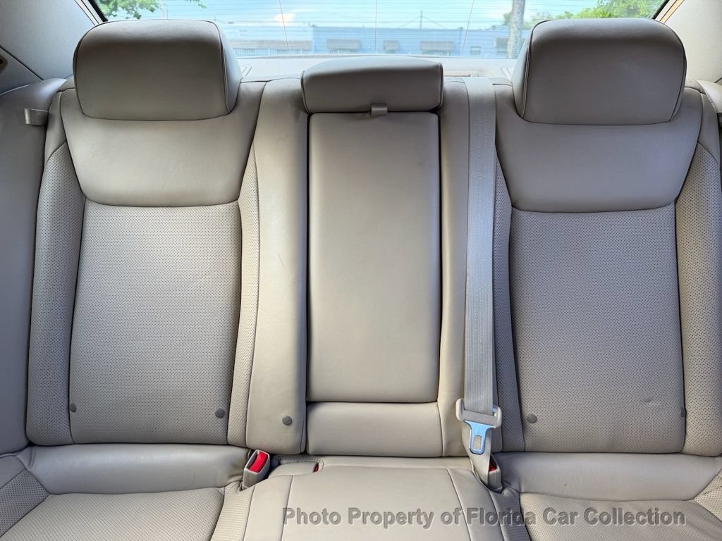 Used 2013 Chrysler 300 C RWD image 68