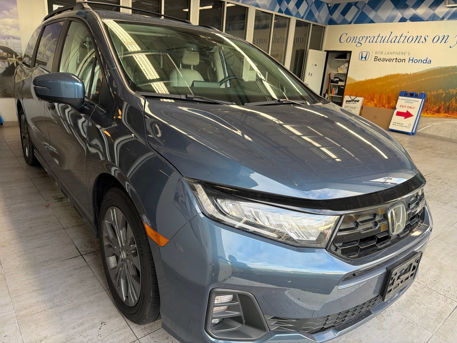 Used 2025 Honda Odyssey Touring image 3