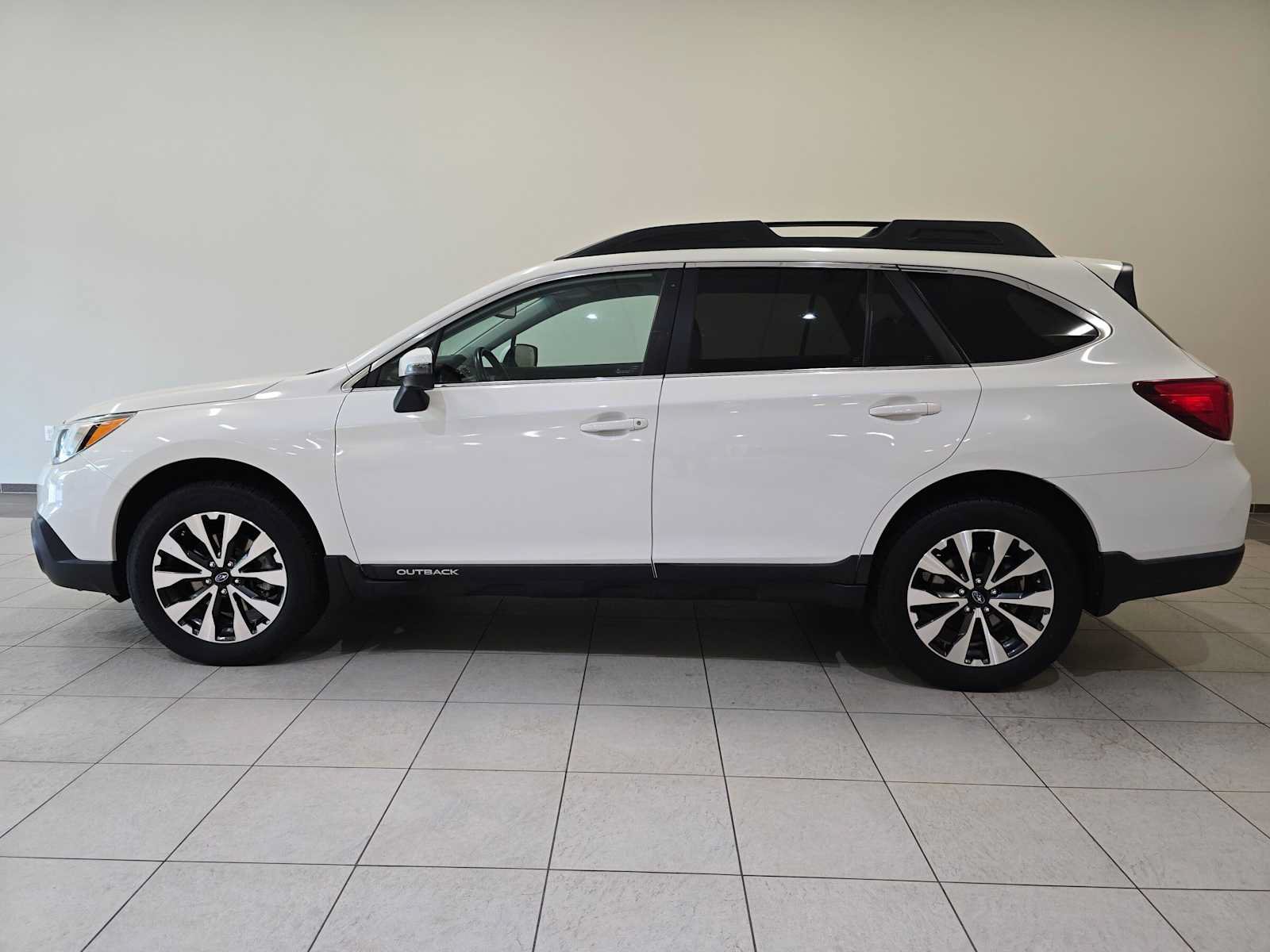 Used 2016 Subaru Outback 2.5i Limited AWD/4WD image 3
