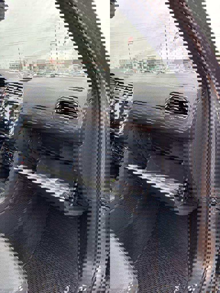 Used 2024 Volkswagen Tiguan SEL R-Line image 35