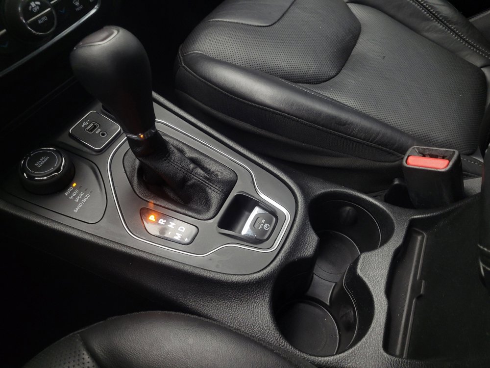 Used 2021 Jeep Cherokee Latitude Lux w/ Comfort/Convenience Group image 26
