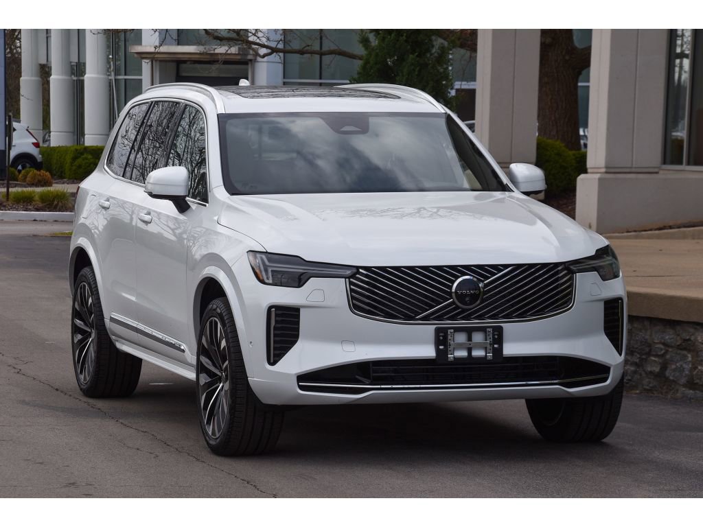 Certified 2025 Volvo XC90 B6 Ultra image 2