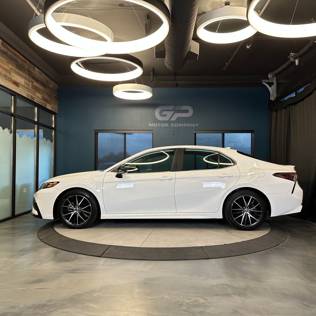 Used 2022 Toyota Camry SE AWD/4WD image 6