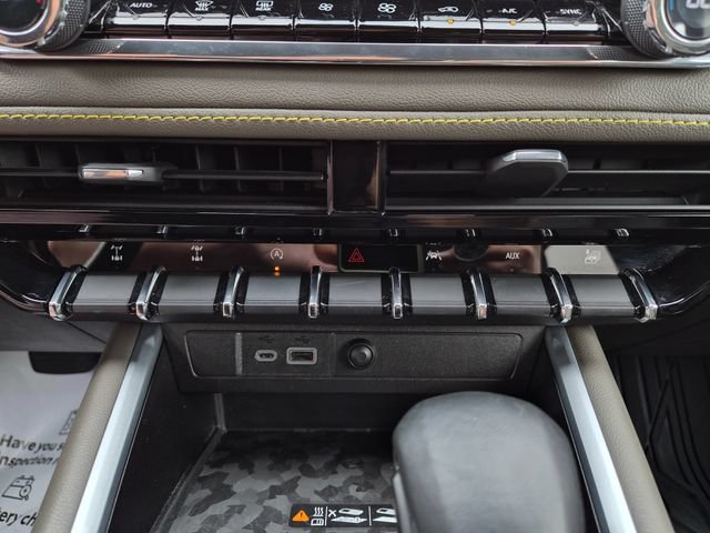 Used 2023 Chevrolet Colorado ZR2 w/ ZR2 Convenience Package III AWD/4WD image 29