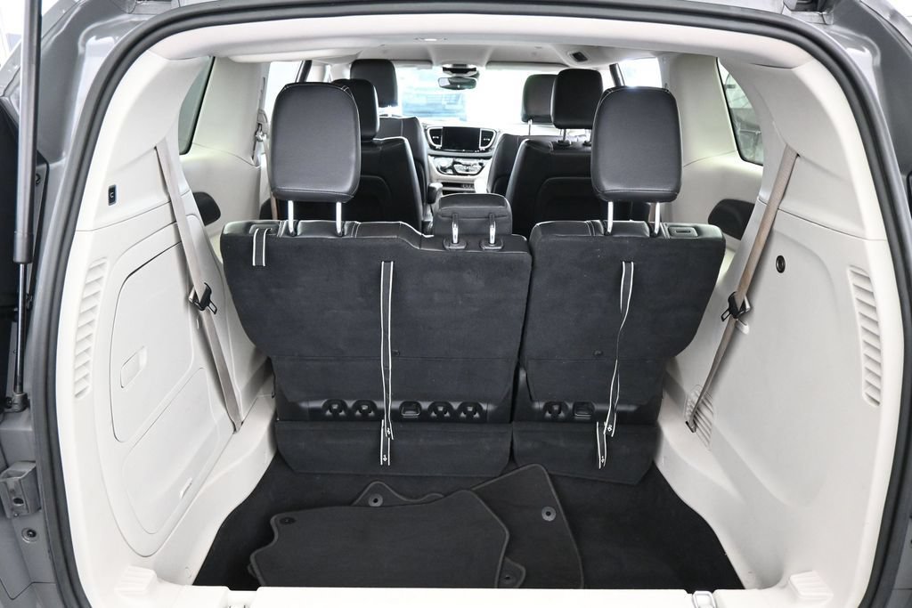 Used 2022 Chrysler Pacifica Touring-L FWD image 43