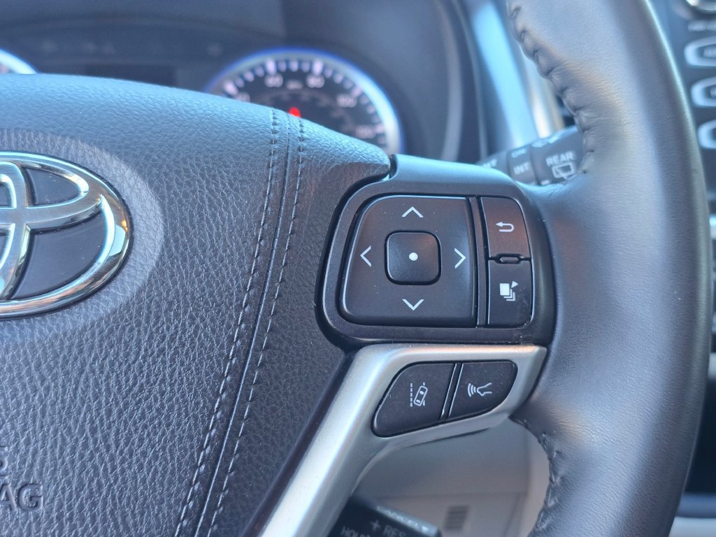 Used 2019 Toyota Highlander XLE AWD/4WD image 21