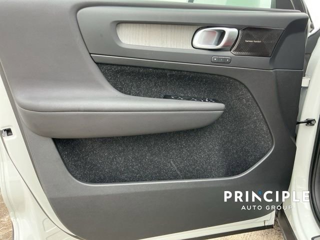 Certified 2021 Volvo XC40 T4 Inscription w/ Climate Package image 21