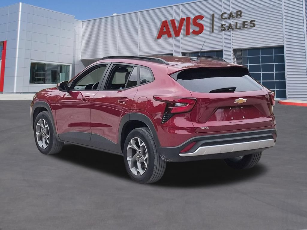 Used 2025 Chevrolet Trax LT w/ LT Convenience Package FWD image 9
