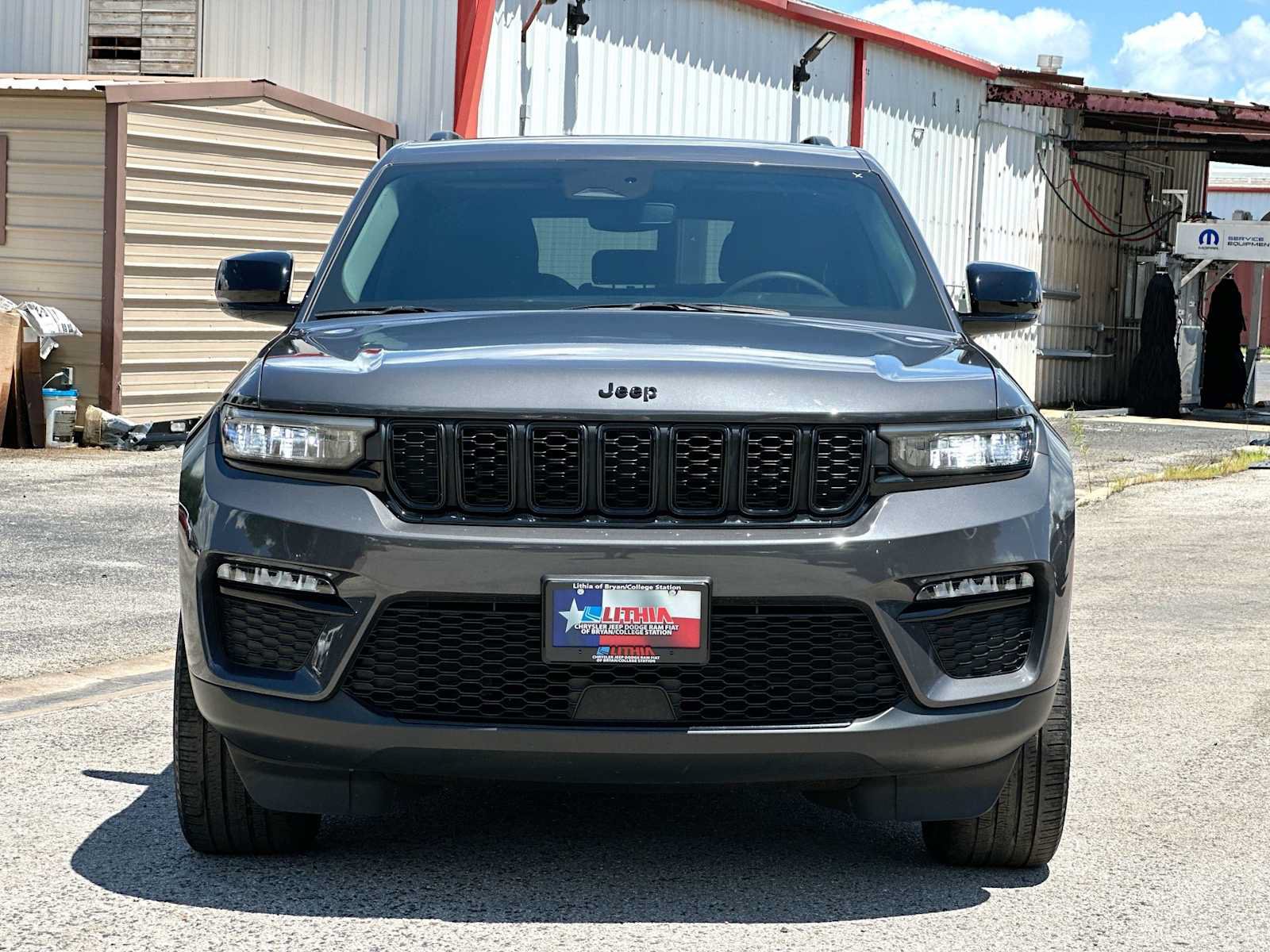 Used 2023 Jeep Grand Cherokee Limited w/ Black Appearance Package RWD image 10