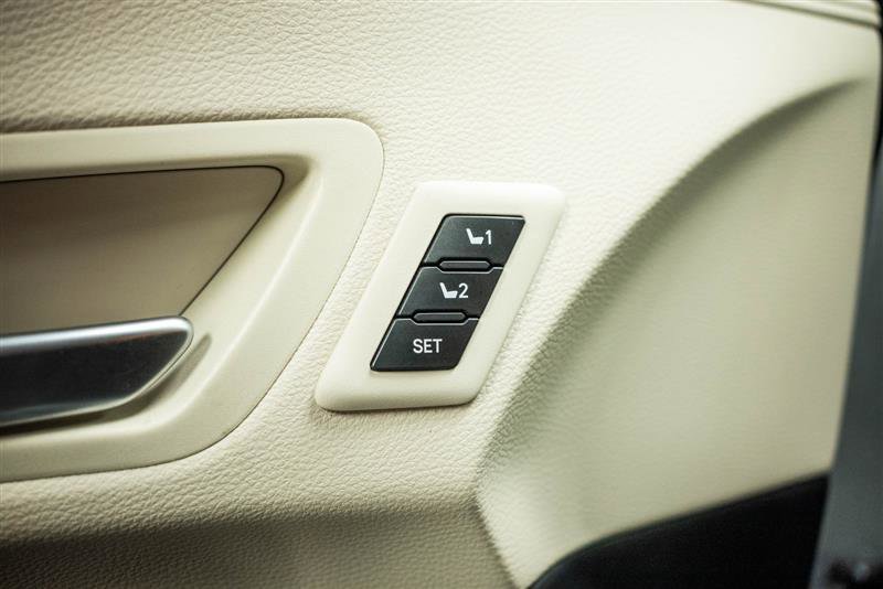 Used 2023 Toyota Sienna Platinum image 16