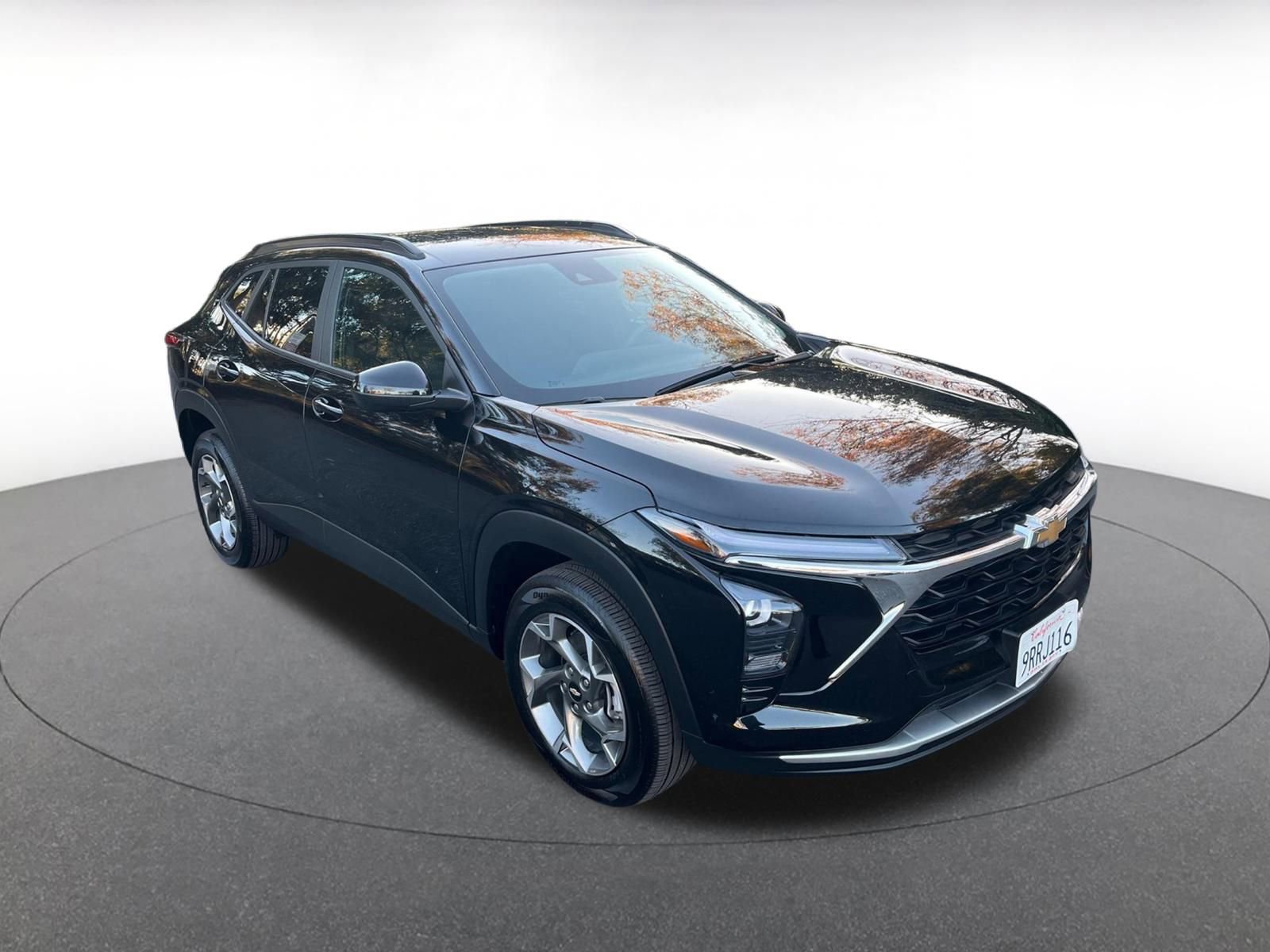 Used 2025 Chevrolet Trax LT image 1