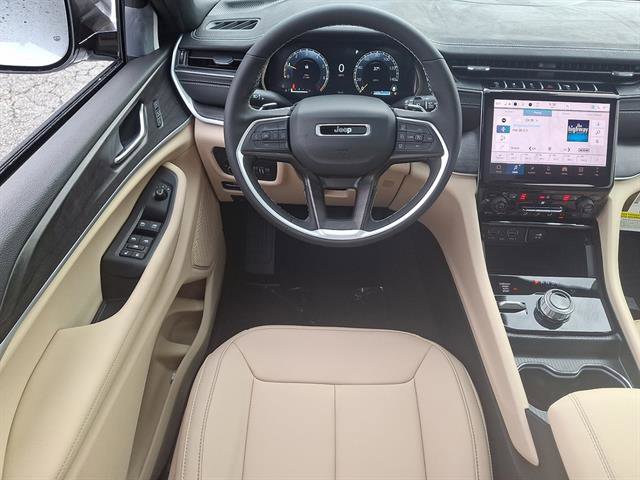 New 2025 Jeep Grand Cherokee Limited image 8