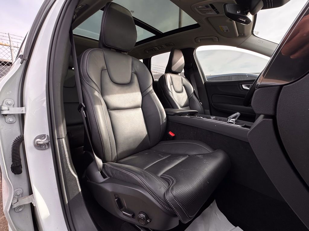 Used 2025 Volvo XC60 B5 Ultra w/ Protection Package Premier image 10