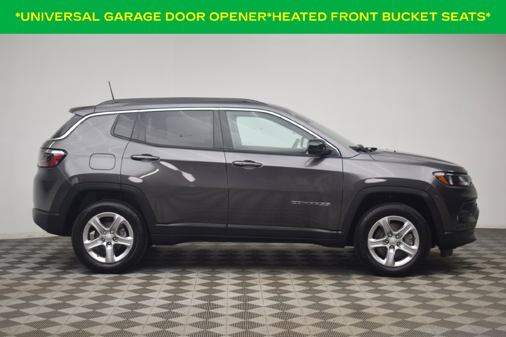 Used 2023 Jeep Compass Latitude w/ Convenience Group AWD/4WD image 3