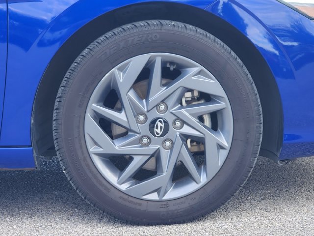 Used 2024 Hyundai Elantra Blue FWD image 11