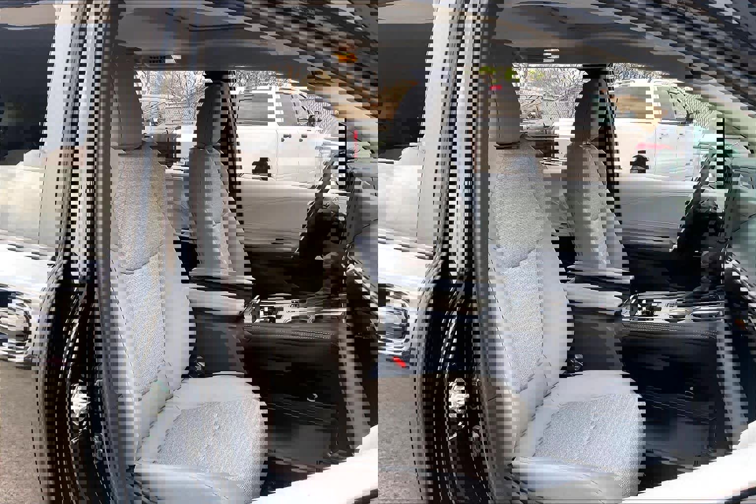 Used 2025 Toyota Sienna LE w/ LE Plus Package image 9