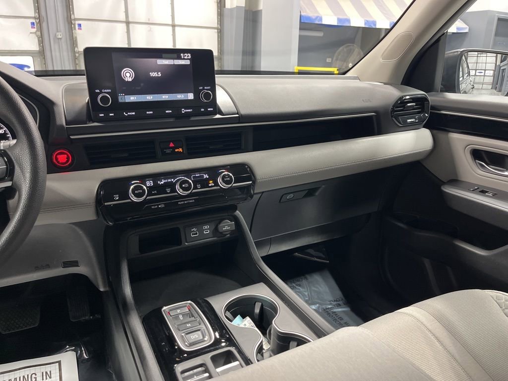 Used 2023 Honda Pilot LX image 24