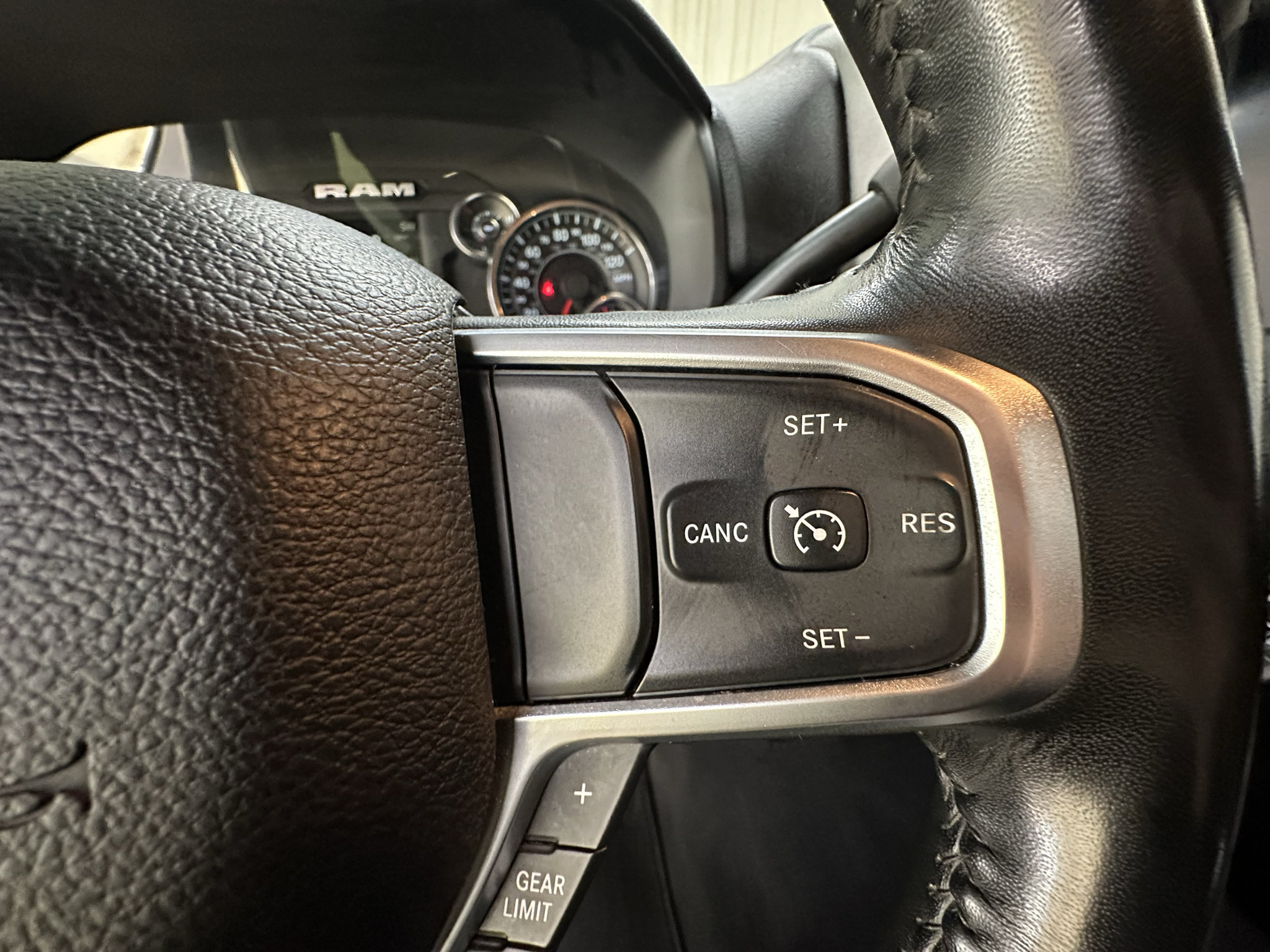 Used 2024 RAM 3500 Big Horn AWD/4WD image 32