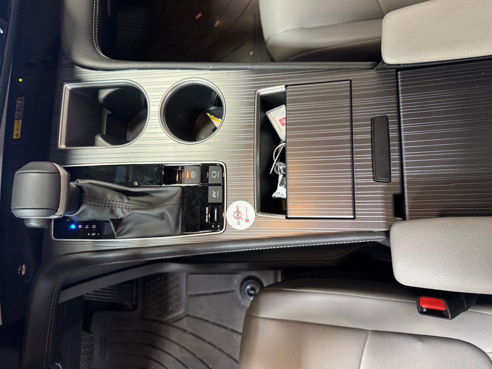 Certified 2026 Toyota Sienna XLE FWD image 15