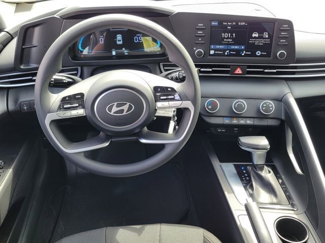 New 2026 Hyundai Elantra SE FWD image 6