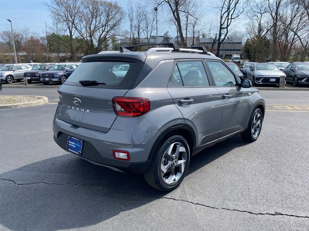 Certified 2022 Hyundai Venue SEL image 4
