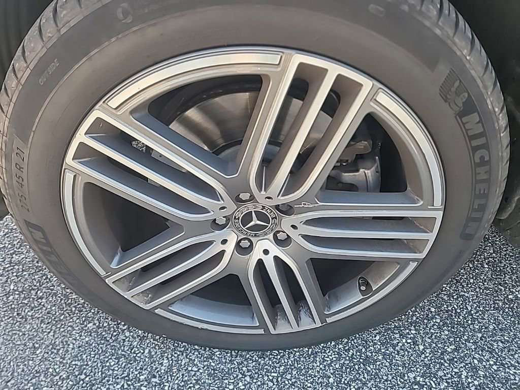 Used 2025 Mercedes-Benz GLS 450 4MATIC image 4