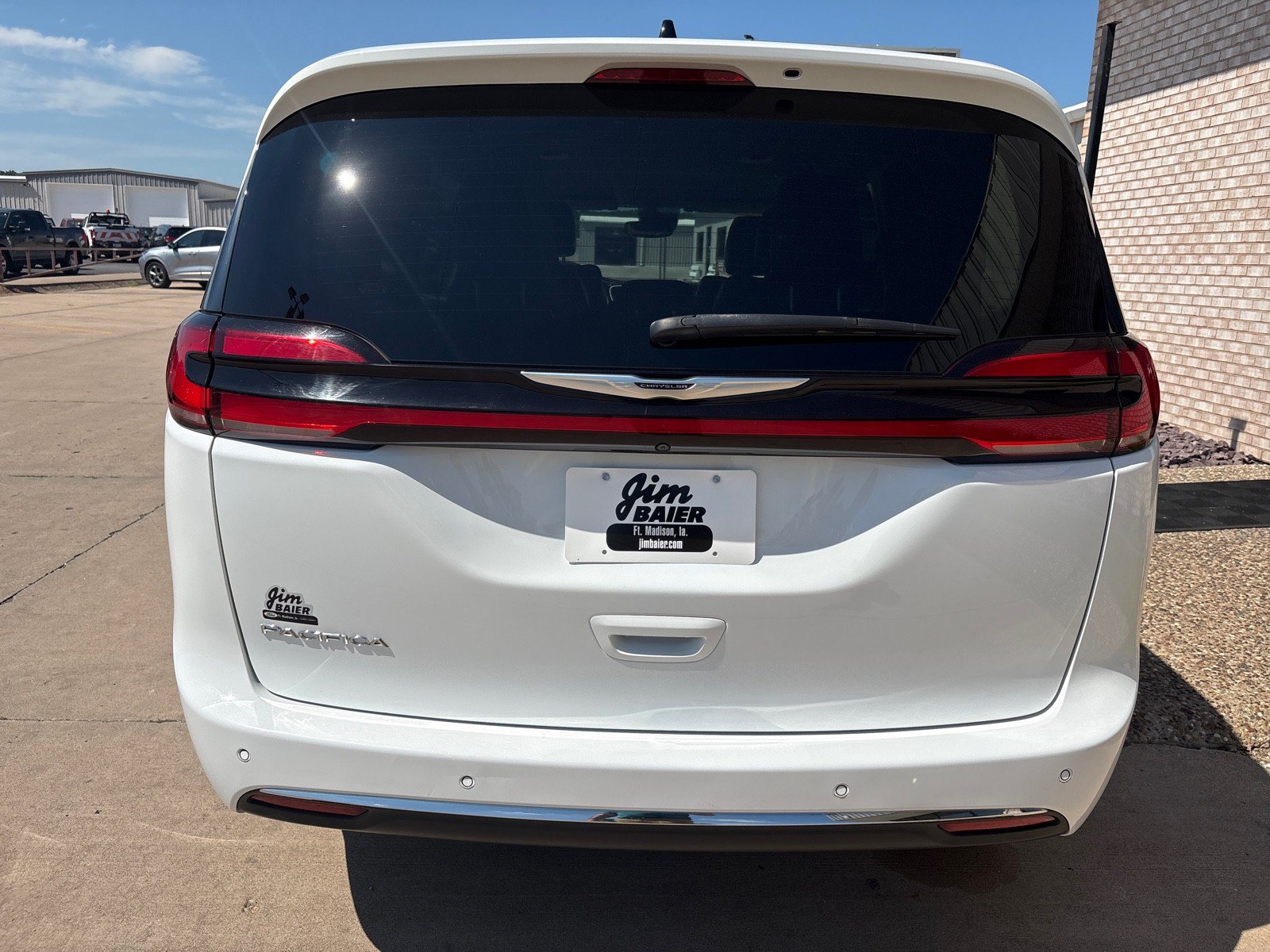 Used 2024 Chrysler Pacifica Touring-L FWD image 10