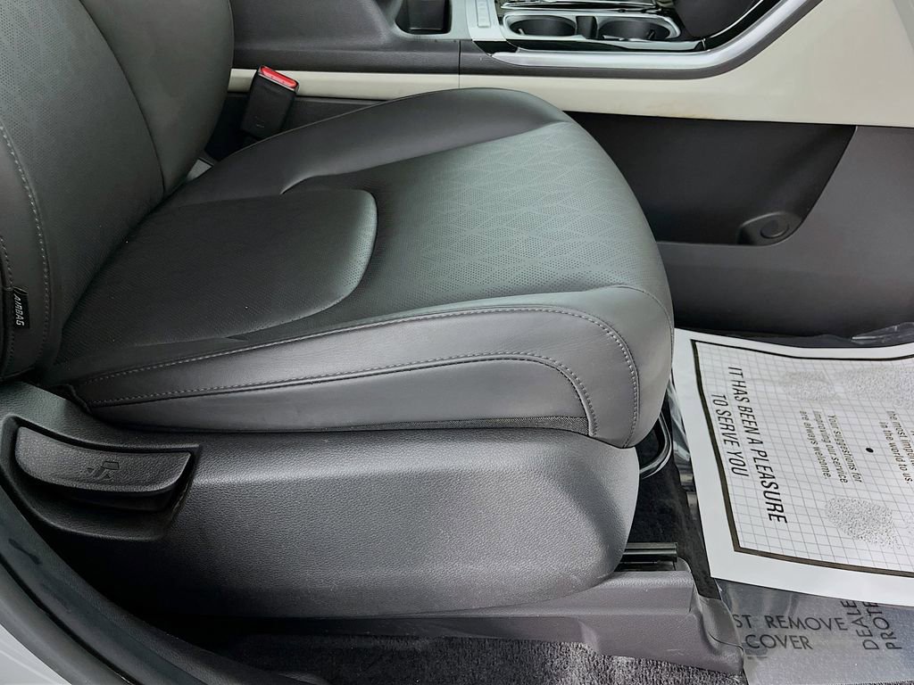 Used 2024 Kia Carnival EX image 33