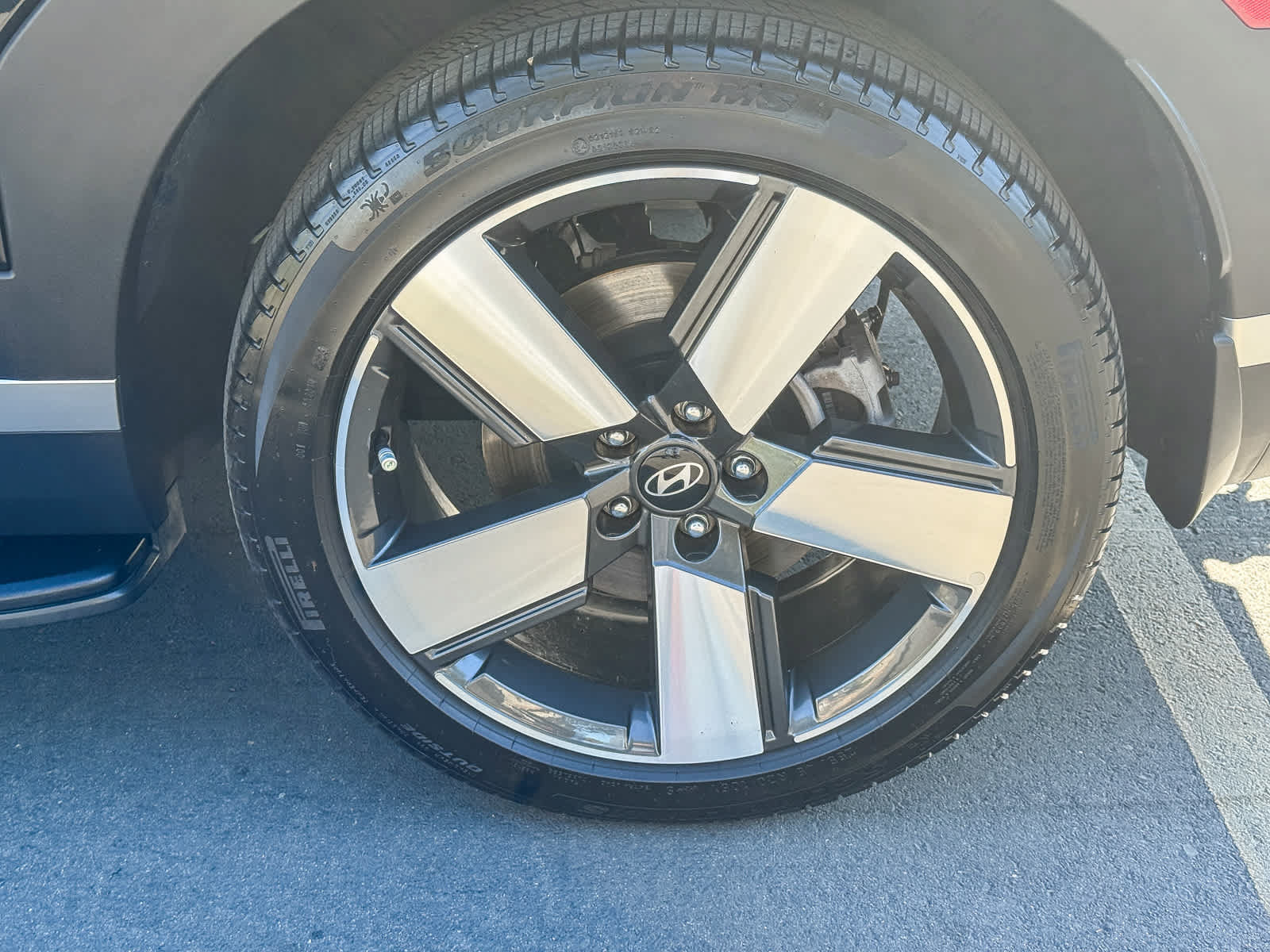 Used 2025 Hyundai Santa Fe Limited FWD image 8