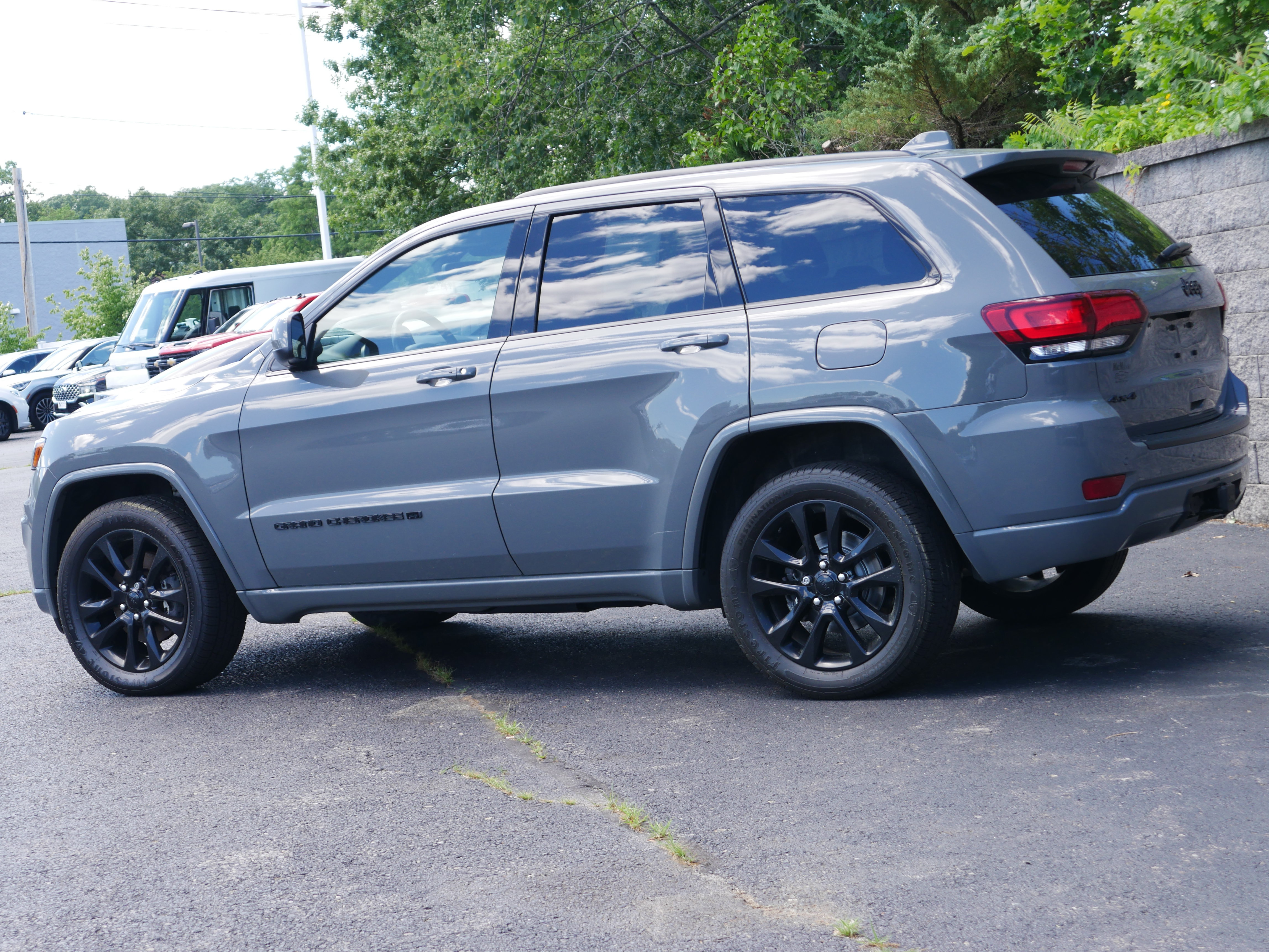 Used 2022 Jeep Grand Cherokee Laredo X AWD/4WD image 4