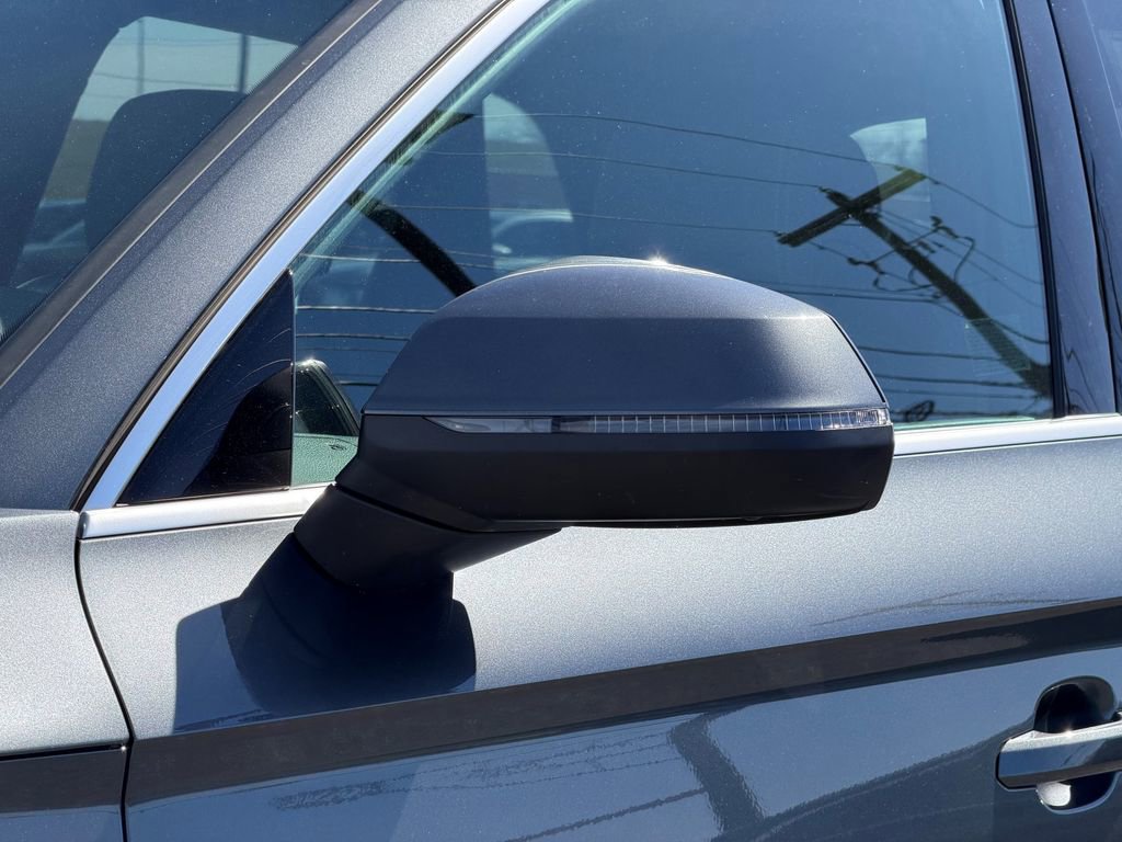 Used 2023 Audi Q5 e Premium Plus w/ Premium Plus Package image 9