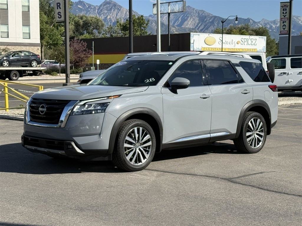 Used 2022 Nissan Pathfinder Platinum w/ Cargo Package AWD/4WD image 3