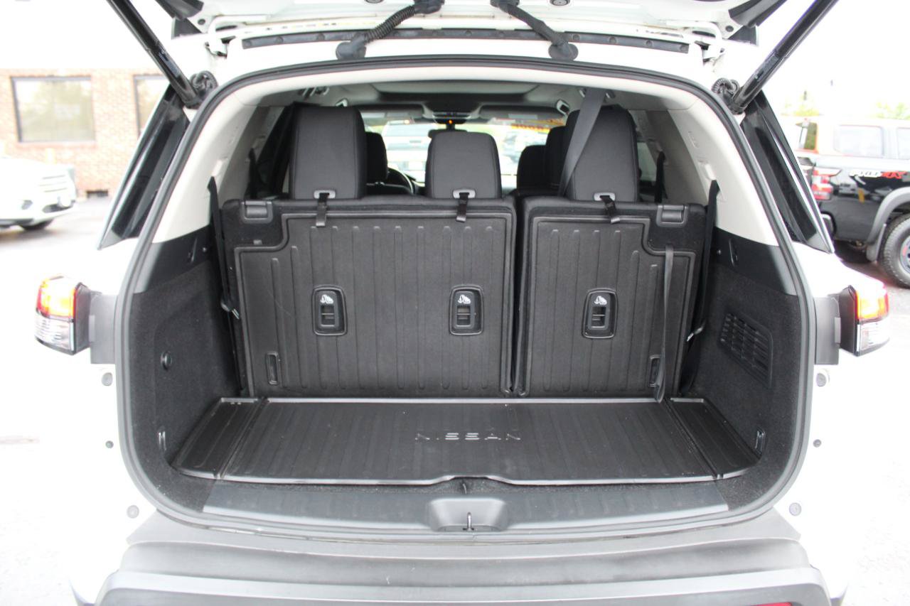 Used 2022 Nissan Pathfinder SV w/ SV Premium Package FWD image 14