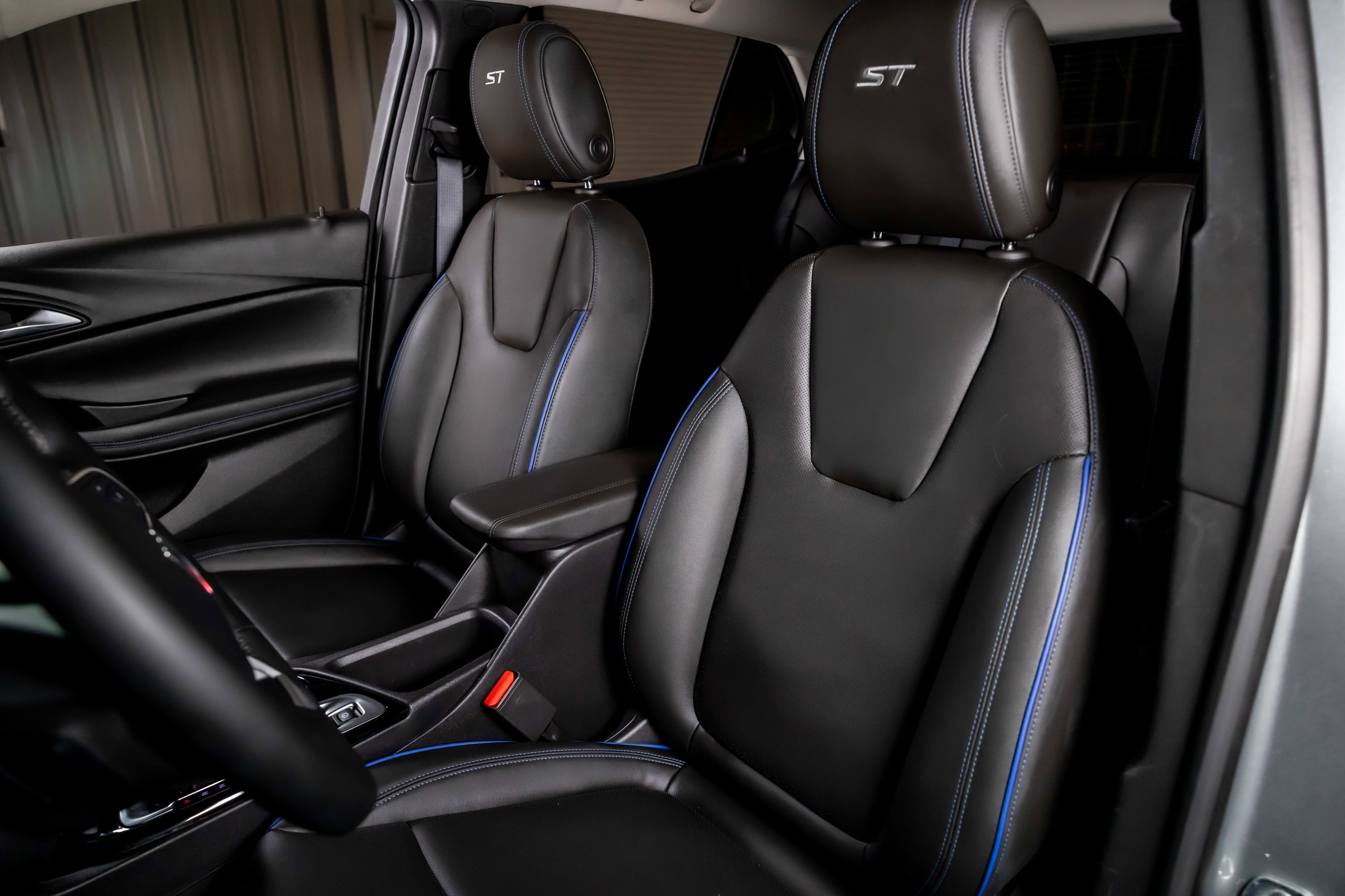 Used 2025 Buick Encore GX Sport Touring image 4