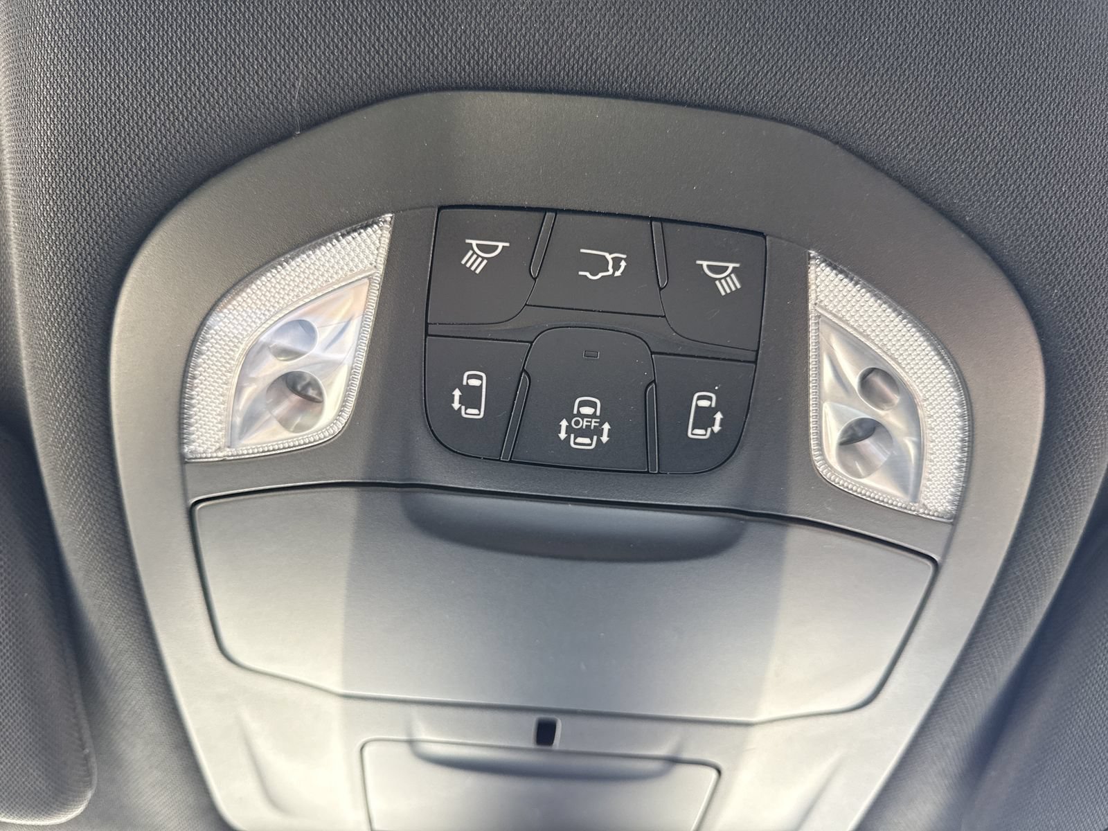 Used 2024 Chrysler Pacifica Limited FWD image 33