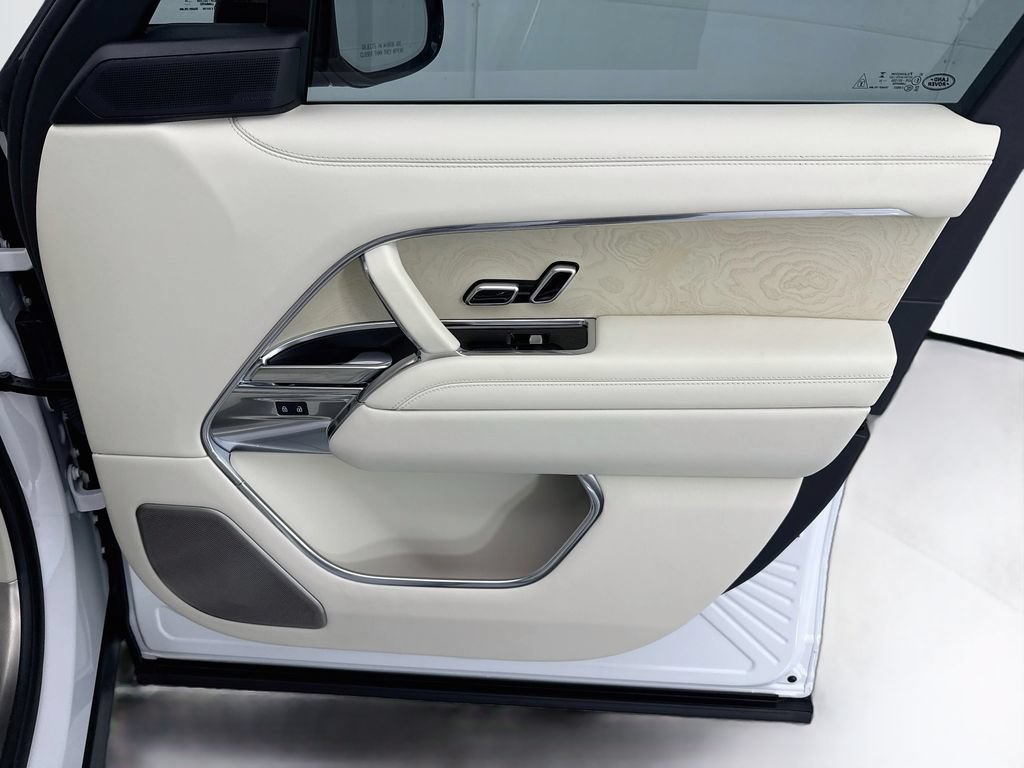 Used 2024 Land Rover Range Rover SV AWD/4WD image 24