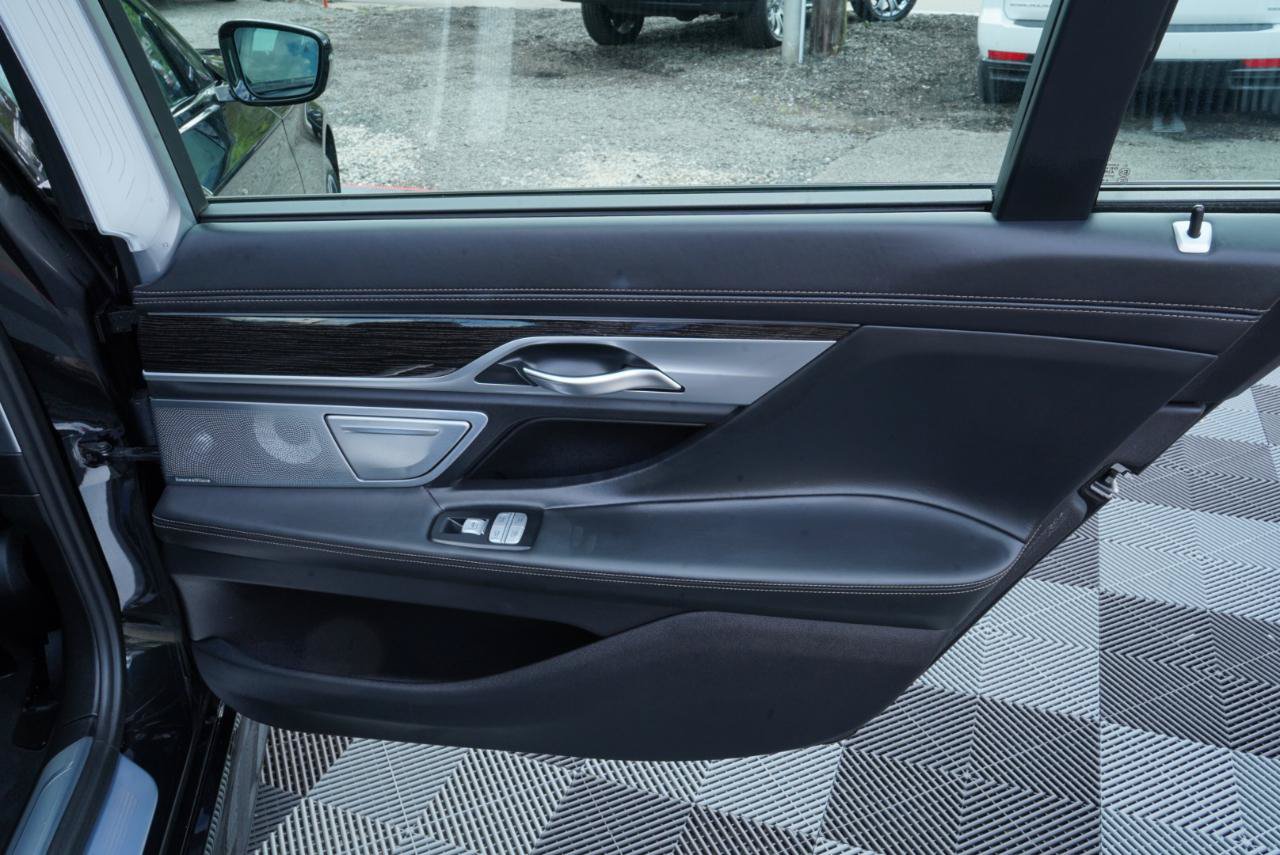 Used 2017 BMW 750i RWD image 57
