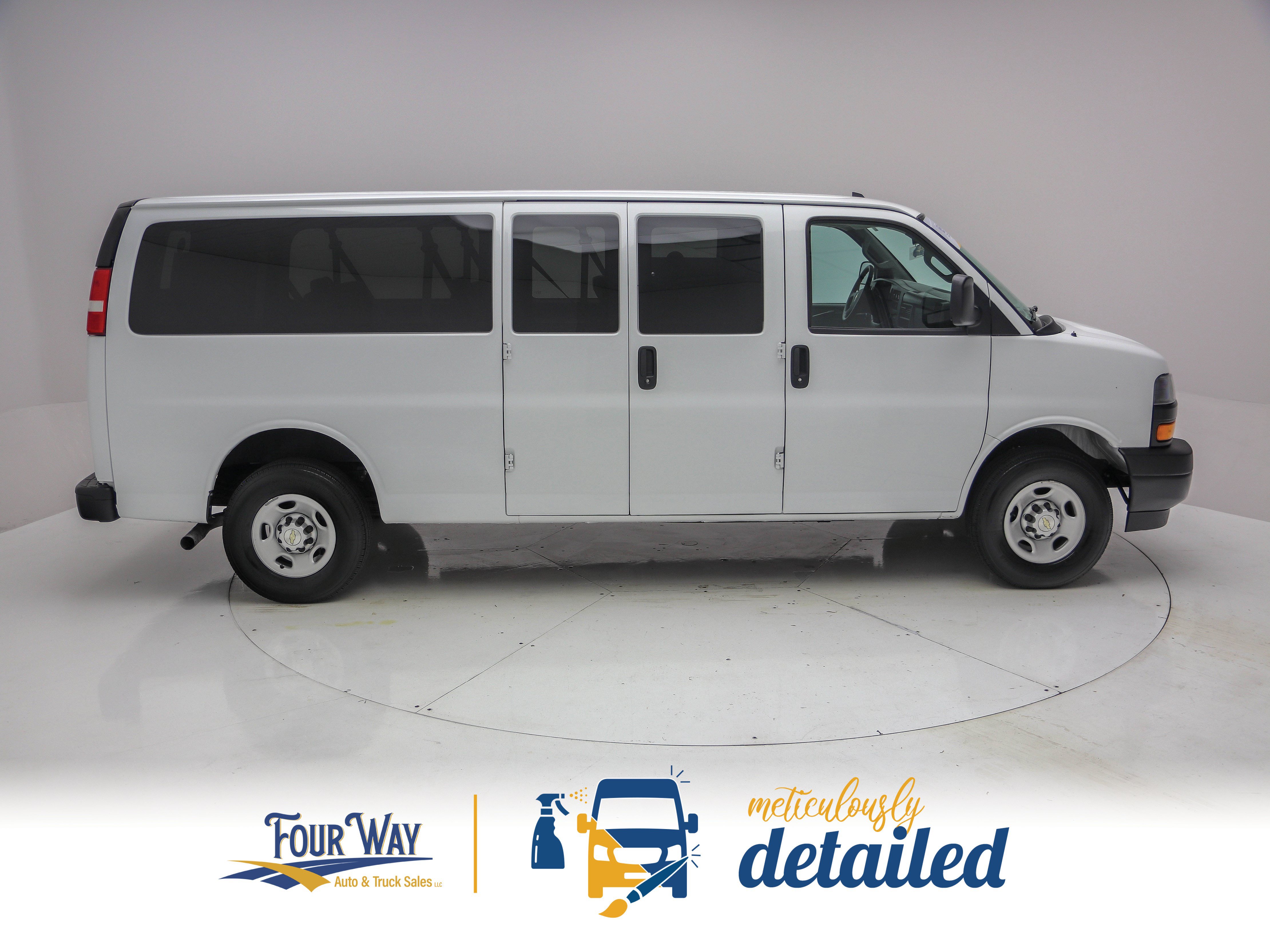 Used 2023 Chevrolet Express 3500 LS RWD image 2