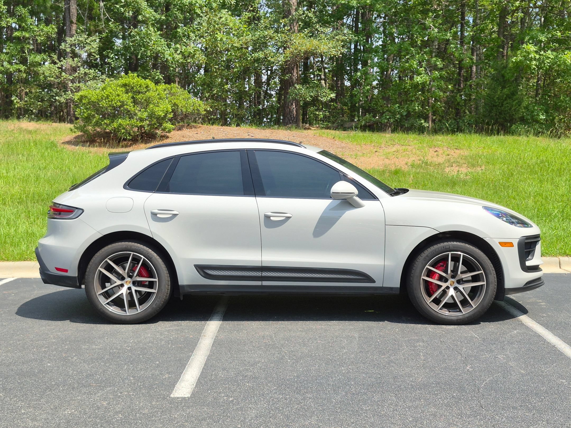 Certified 2024 Porsche Macan S AWD/4WD image 23